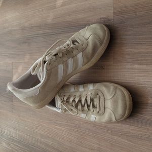 Cream and white Gazelles